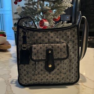 AUTHENTIC Louis Vuitton Black and Gray Monogram Shoulder Bag/ crossbody bag